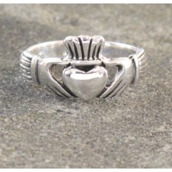 Womens Sterling Silver Claddagh Ring